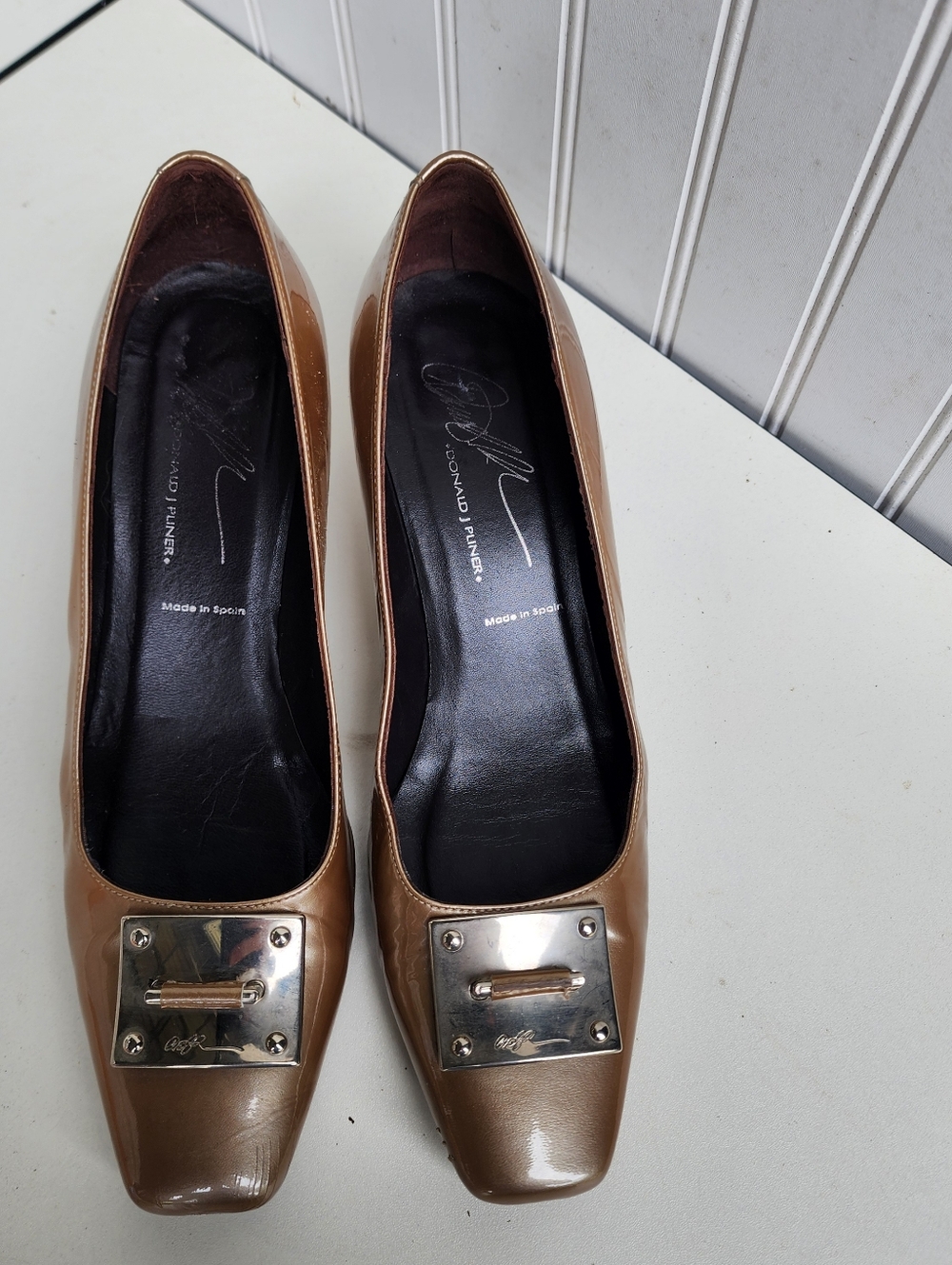 VTG Donald J Pliner Kitten Heel Pumps Taupe Patent Leather Silver Buckle SZ 10 M - Picture 11 of 12